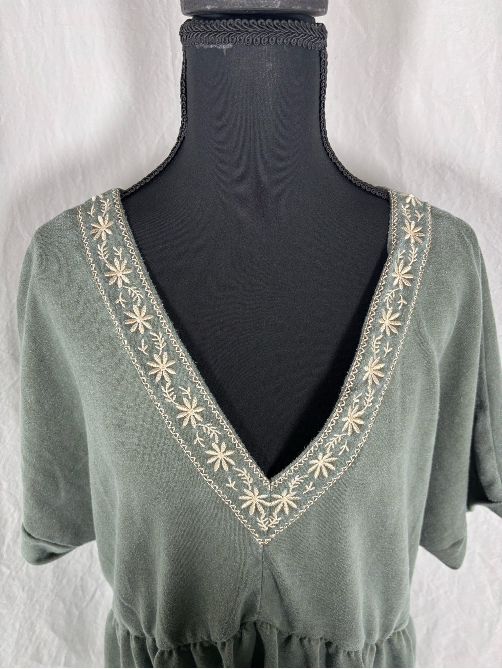 SHEIN Embroidery Detail Top - Picture 2 of 3